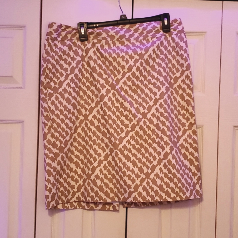 J Crew tan and white skirt size 12 with zipper back